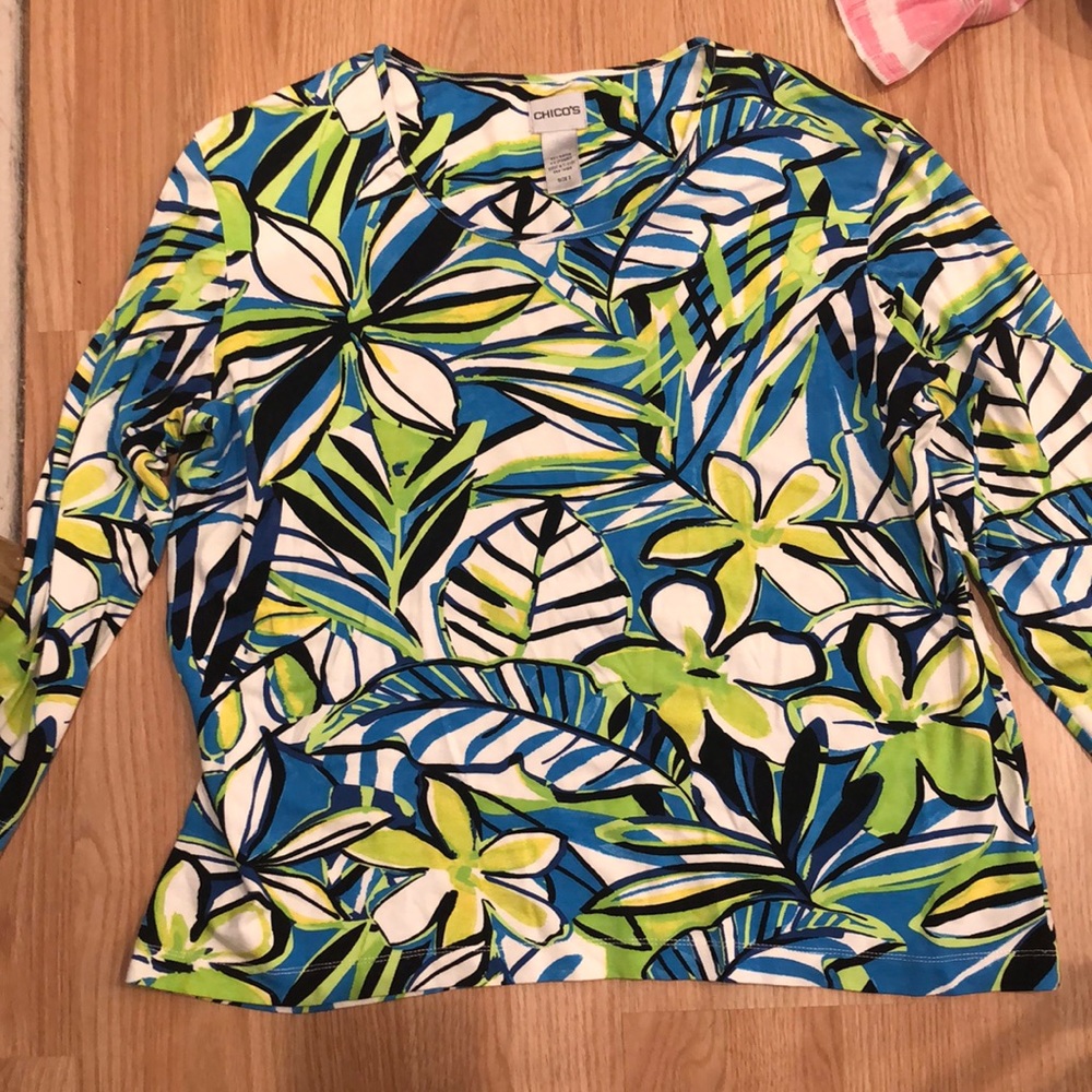 Preowned Chico’s abstract top size 3 Excellent